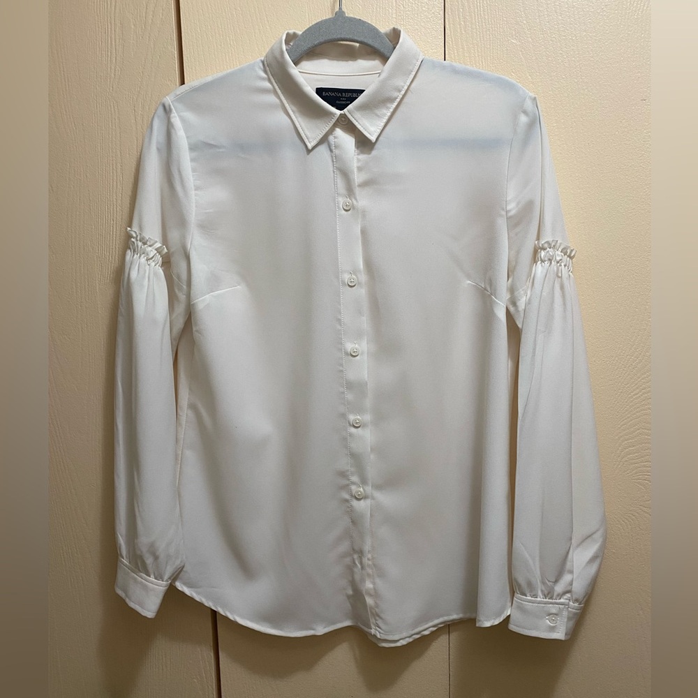 Banana Republic Long Sleeved Romantic Chiffon Blouse, Cream Color, Size S